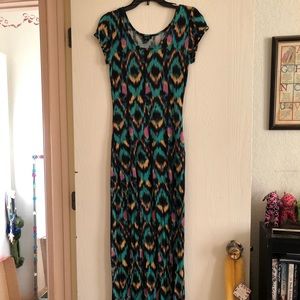 Patterned short sleeve maxi dress